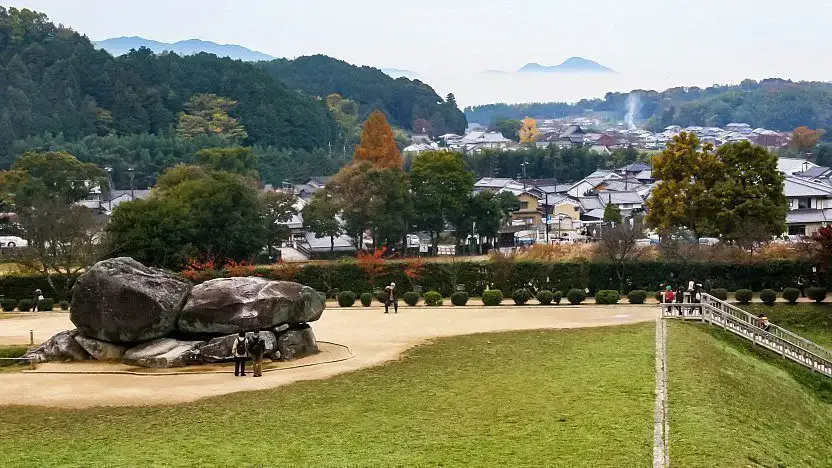 Tomba Ishibutai