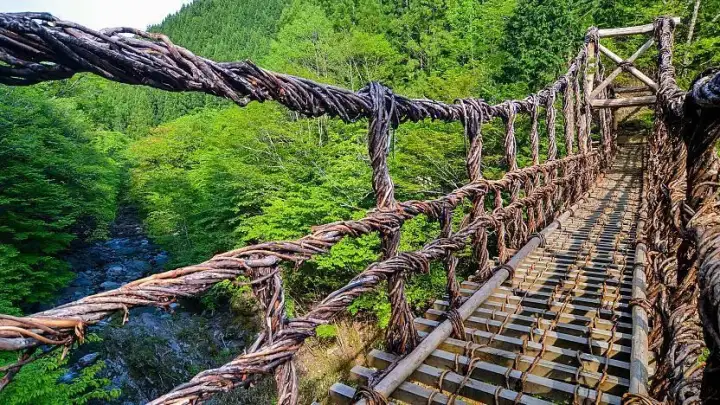 Oku-Iya Kazurabashi Brücken