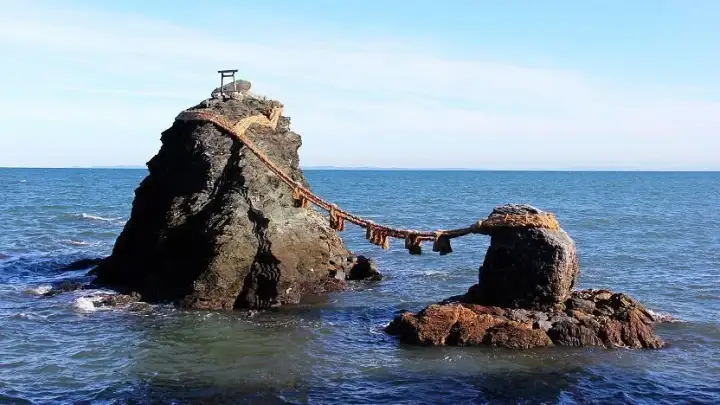 Meoto Iwa (Rochers Mariés)