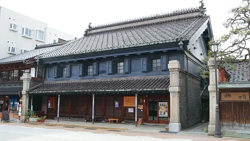 Yamachosuji e Kanayamachi