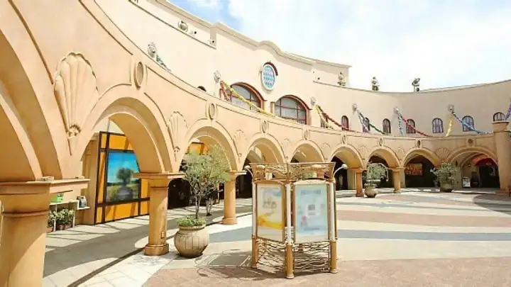 Ikspiari Shopping Mall