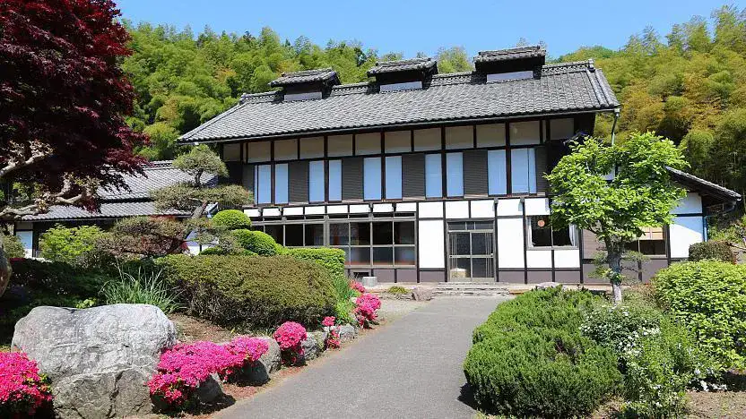 Takayama-sha Sericulture School